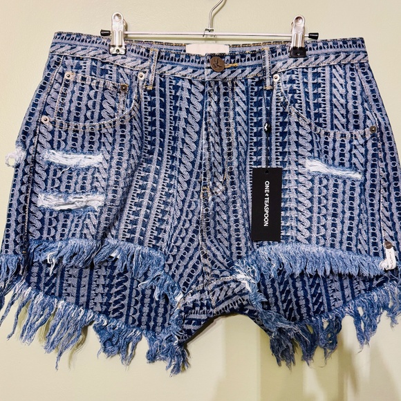 NWT (Rare Find) - One Teaspoon (Size 32) Le Wolves Mid Waist Denim Shorts - Picture 4 of 9